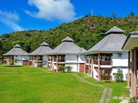 Deluxe Beachfront 3 beds