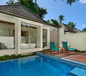 King Beachfront Villa with Plunge Pool